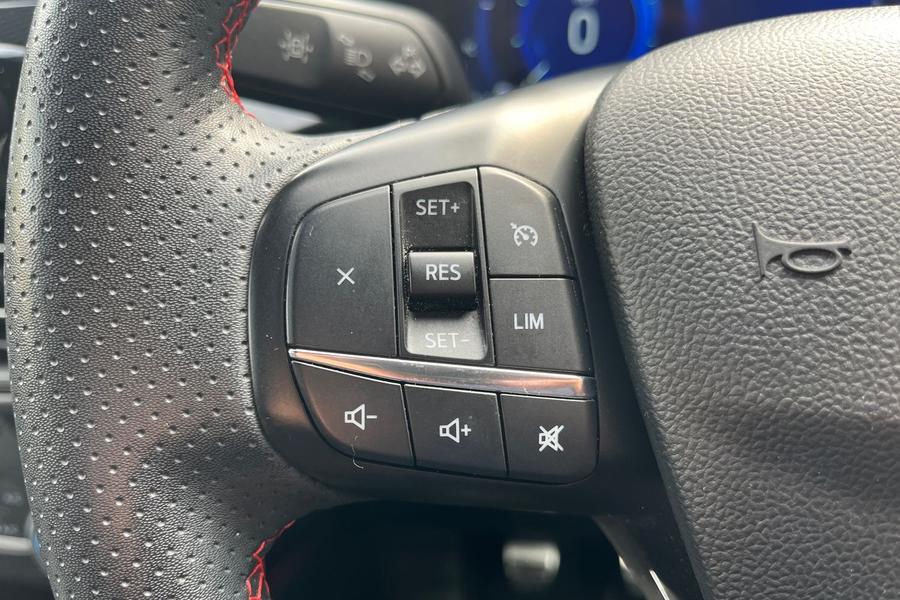 Ford KUGA Photo autoimg-b764eebbd1cd9b516210aee2ee9c0a53627ba7ee.jpg