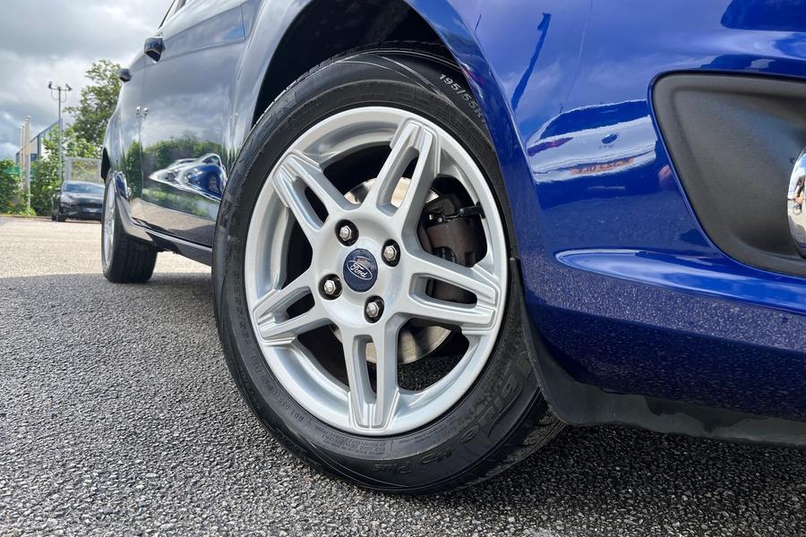 Ford Fiesta Photo autoimg-b76766bfd31c632c7c21953ee1fc5e4e785f7768.jpg