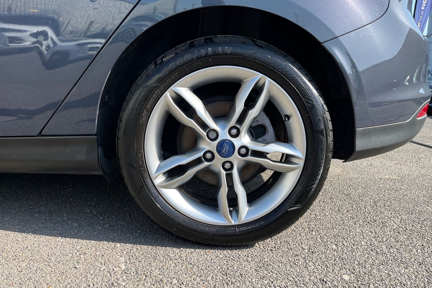 Ford FOCUS Photo 7