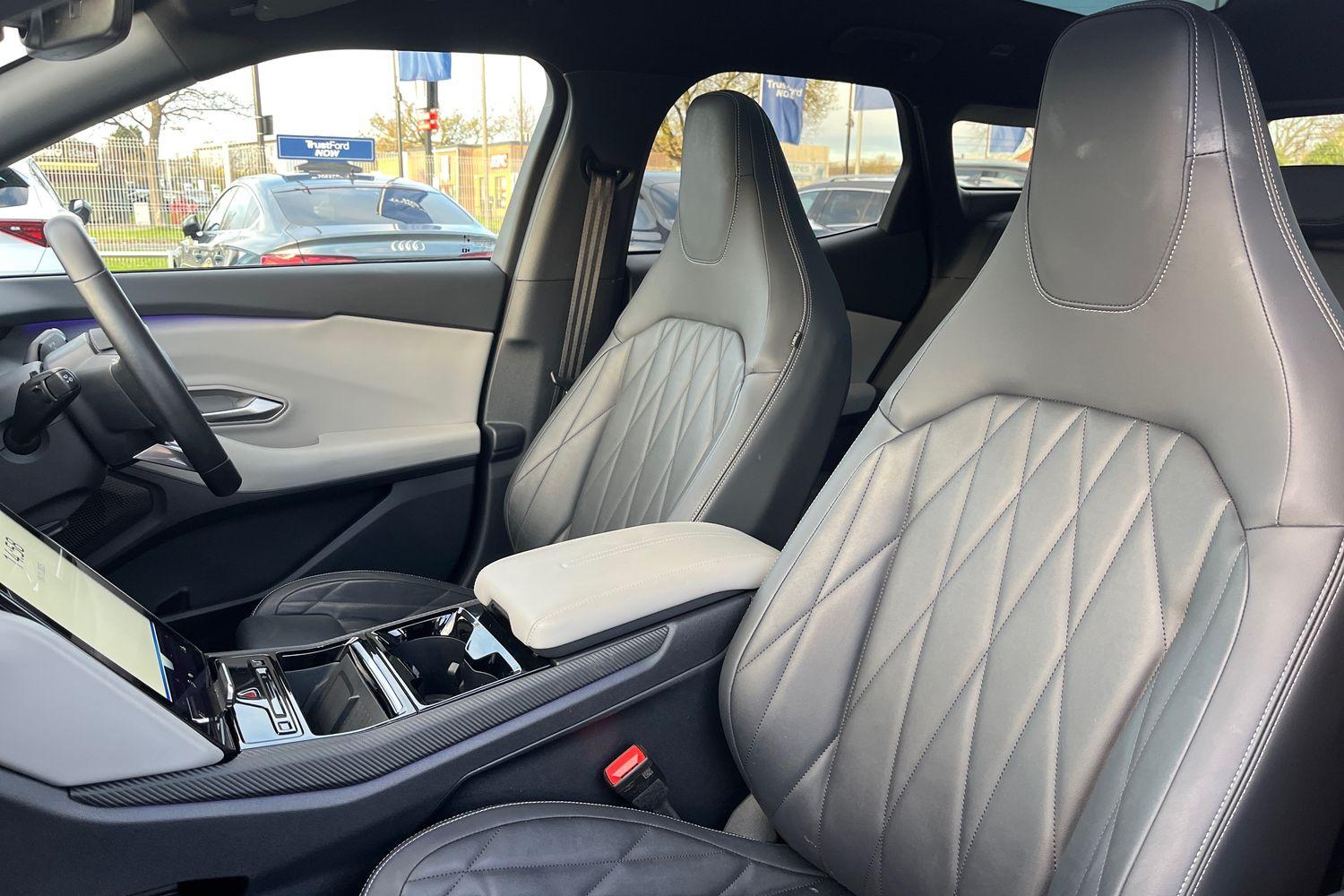 Ford Explorer Photo 18