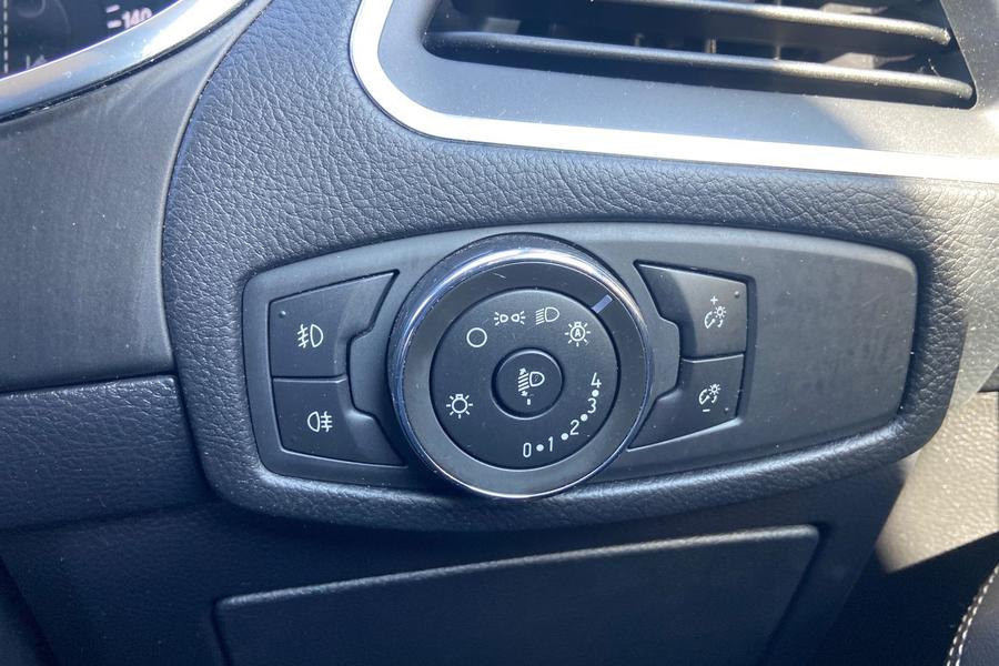 Ford GALAXY Photo autoimg-b7721f2d8d459de7fc13c4c39b7f83ded1410211.jpg