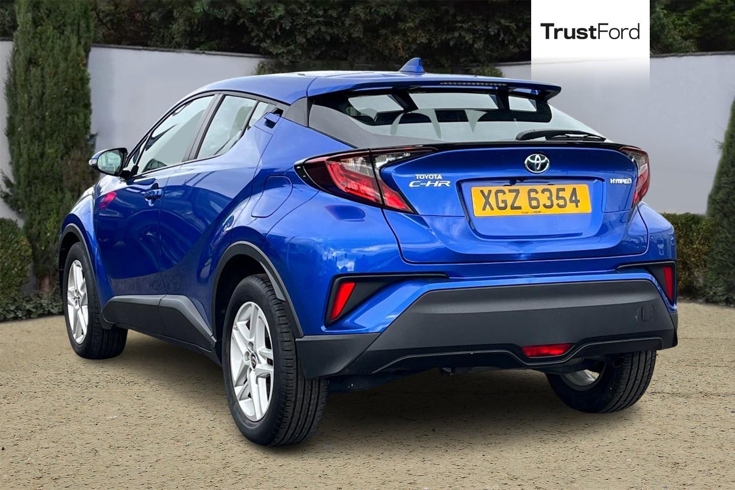 Toyota C-HR Photo 1
