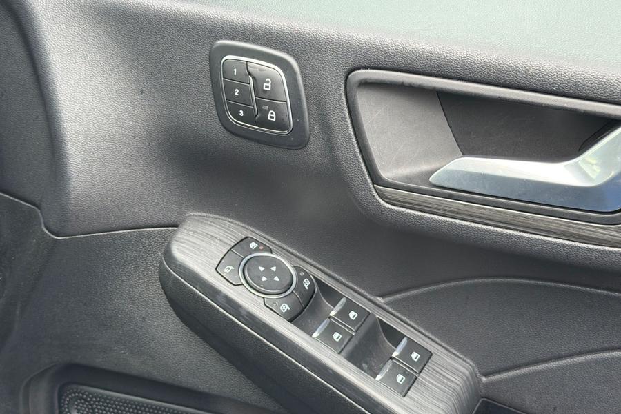 Ford KUGA Photo autoimg-b7798526de5f7a92d66a47a88549e6c88921aa40.jpg