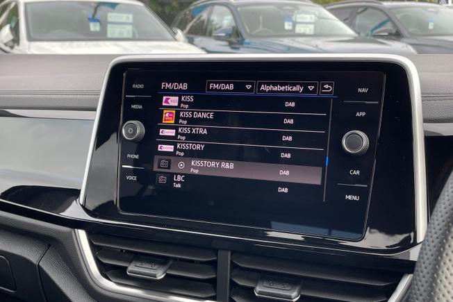 VOLKSWAGEN T-Roc Photo 13