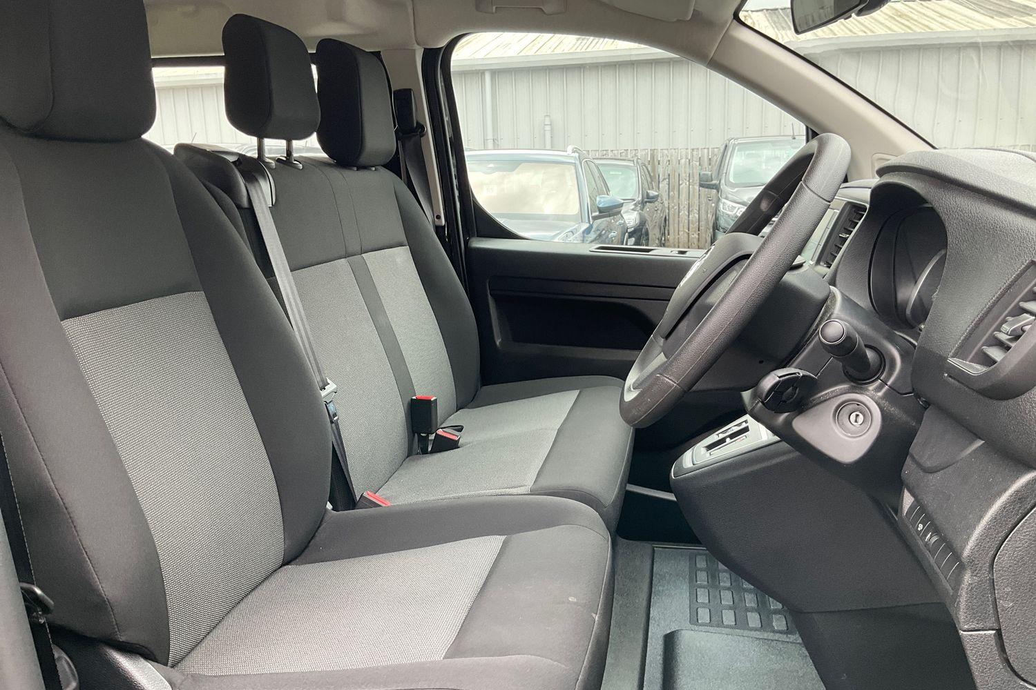 Vauxhall VIVARO LIFE Photo 16