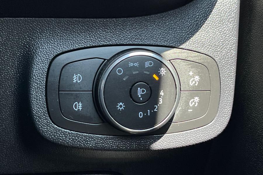 Ford FIESTA Photo autoimg-b77e1952f41d32706e29ab1957042f74d9103776.jpg