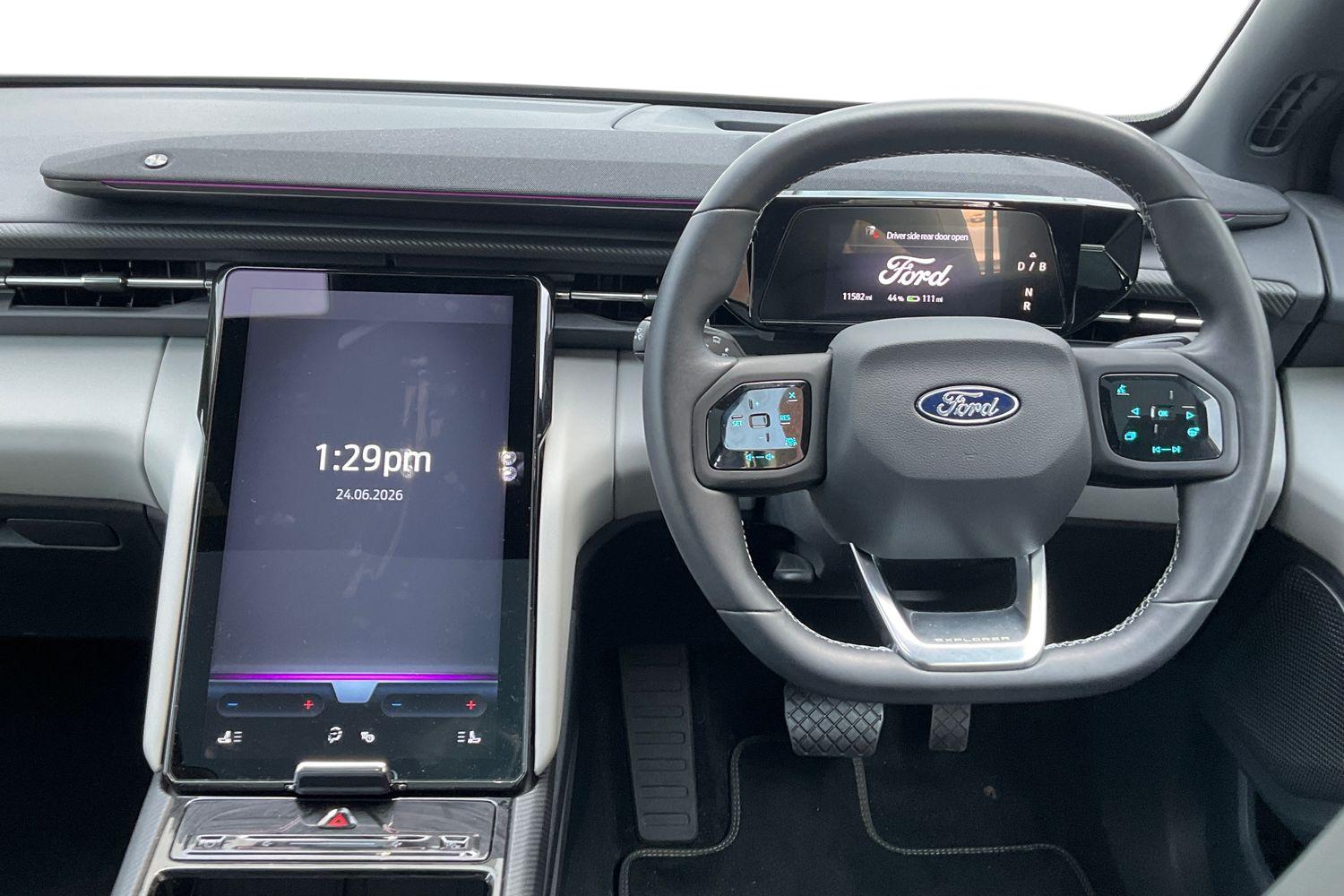 Ford Explorer Photo 10
