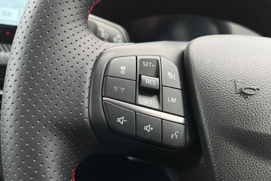 Ford Kuga Photo autoimg-b785d94cbd6b9fc39ff102bd674bbd0a20385270.jpg