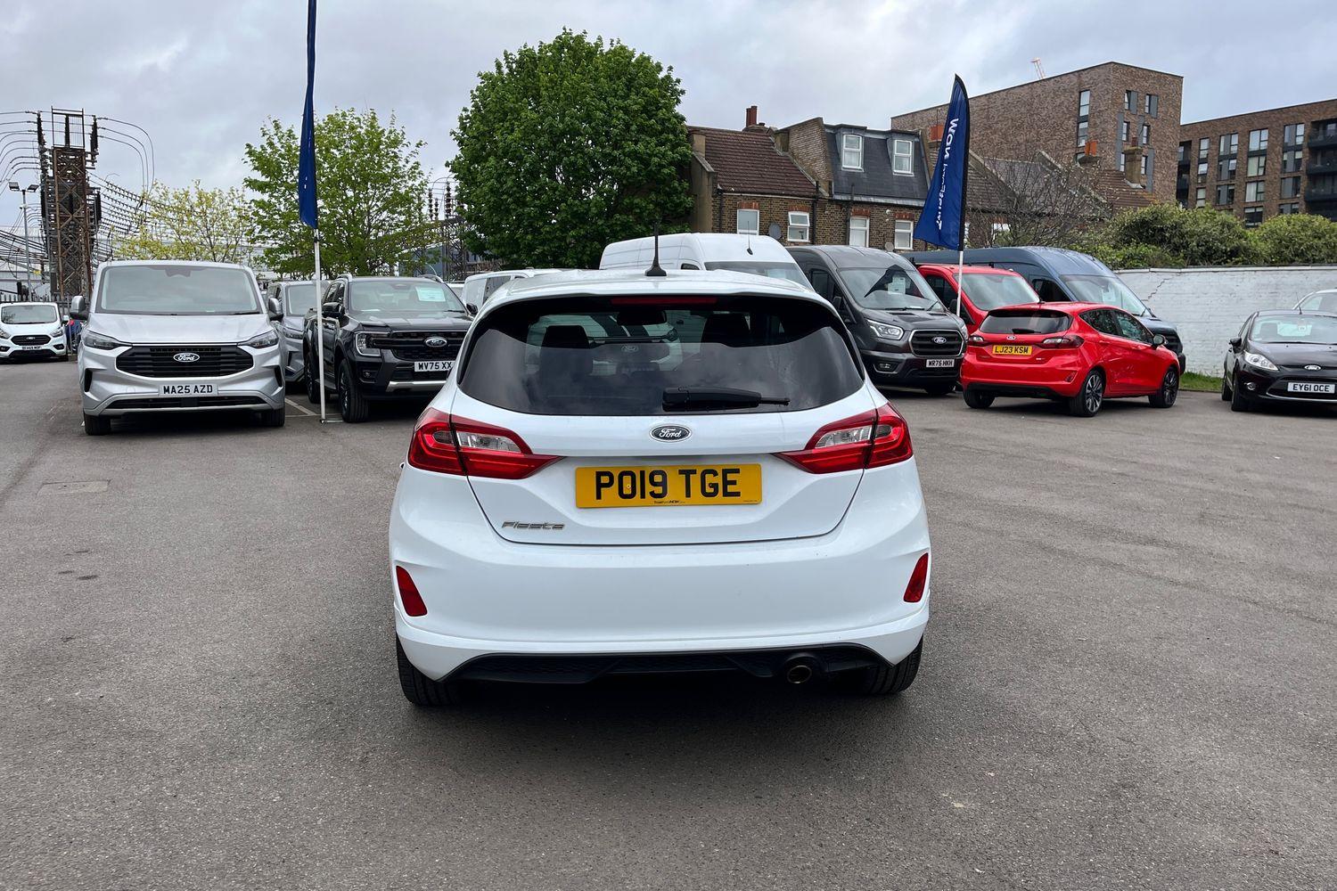 Ford Fiesta Photo 33