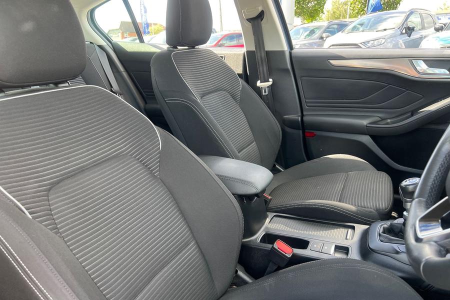 Ford FOCUS Photo autoimg-b79031788edfc10e14614ac53d9f4bf828157000.jpg