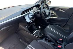 VAUXHALL Corsa Photo 2