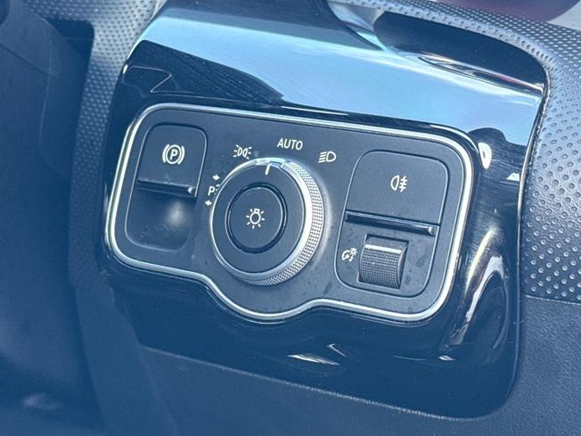 MERCEDES-BENZ CLA Photo 46