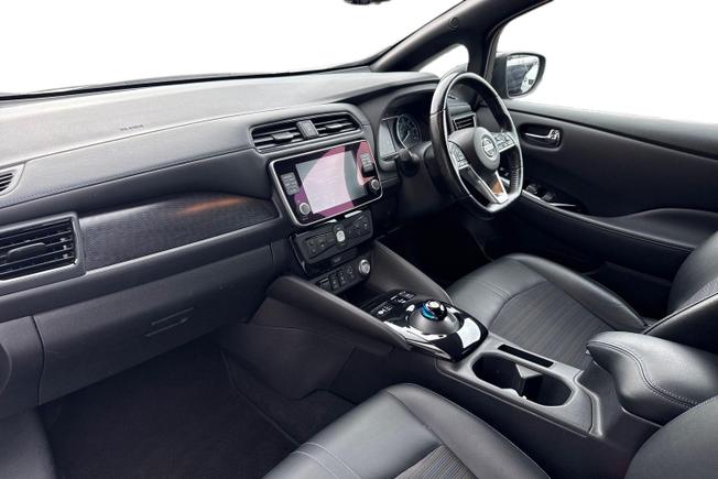 NISSAN Leaf Photo 2