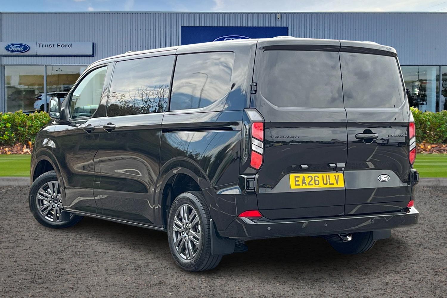 Ford Transit Custom Photo 1
