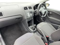 VOLKSWAGEN Polo Photo 2