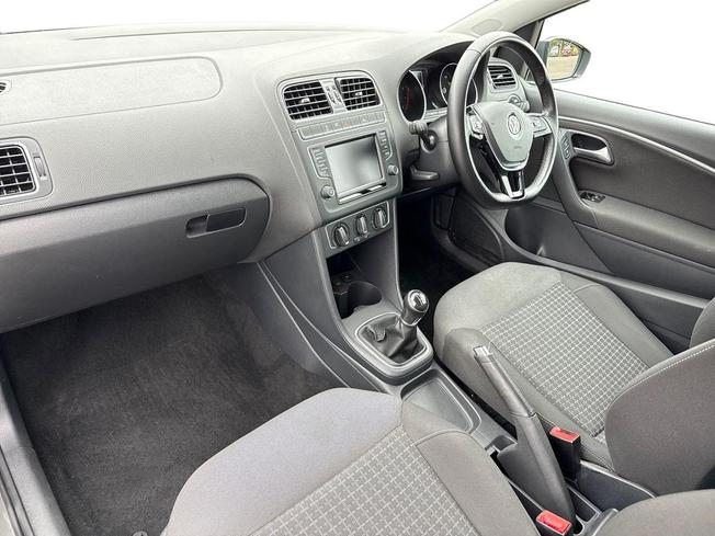 VOLKSWAGEN Polo Photo 2