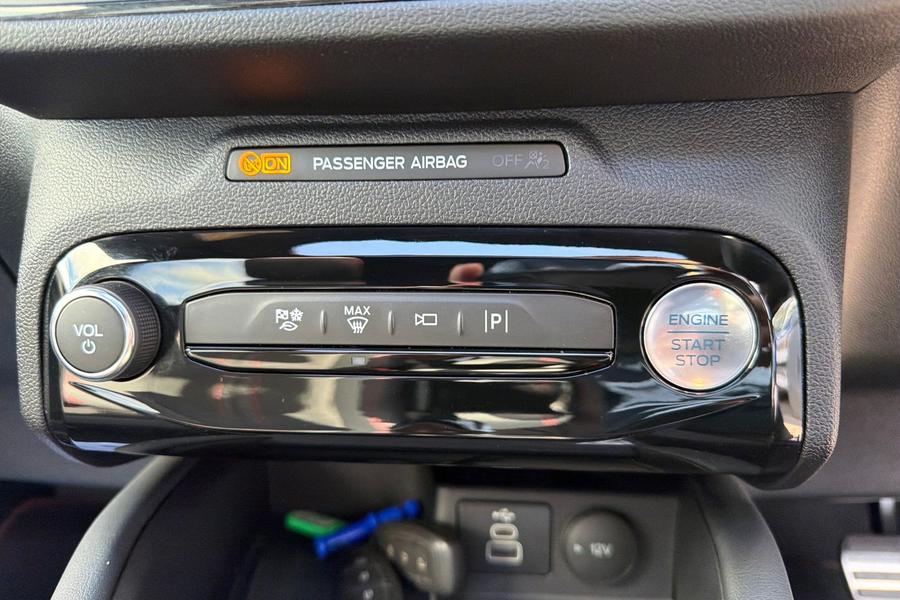 Ford KUGA Photo autoimg-b7aeb4be3f12b95bd5dd3c0a8cb178ebae62fd53.jpg