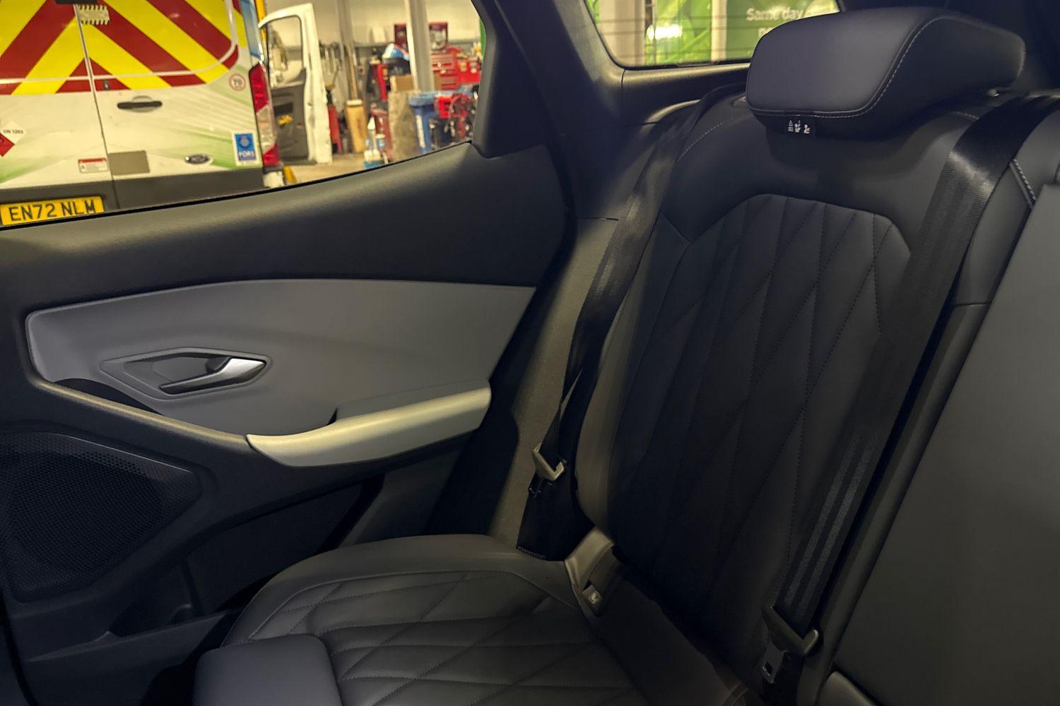 Ford Explorer Photo 19