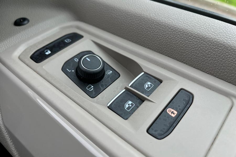 Volkswagen Multivan Photo autoimg-b7b797ea7d7c5a4164cb9b8f9ba42e6b616c7f86.jpg