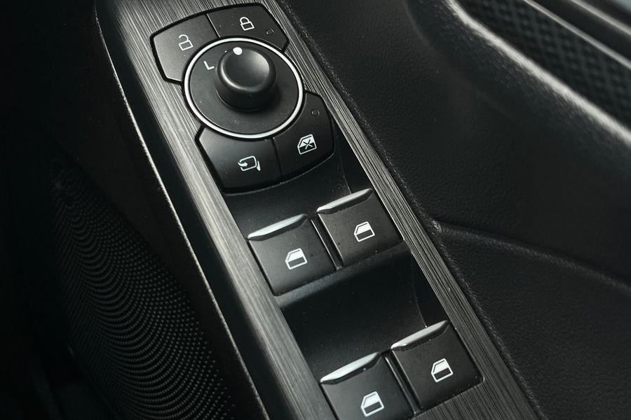 Ford Kuga Photo autoimg-b7b815c2cb2548318d4cdae8bd01916787d414ea.jpg