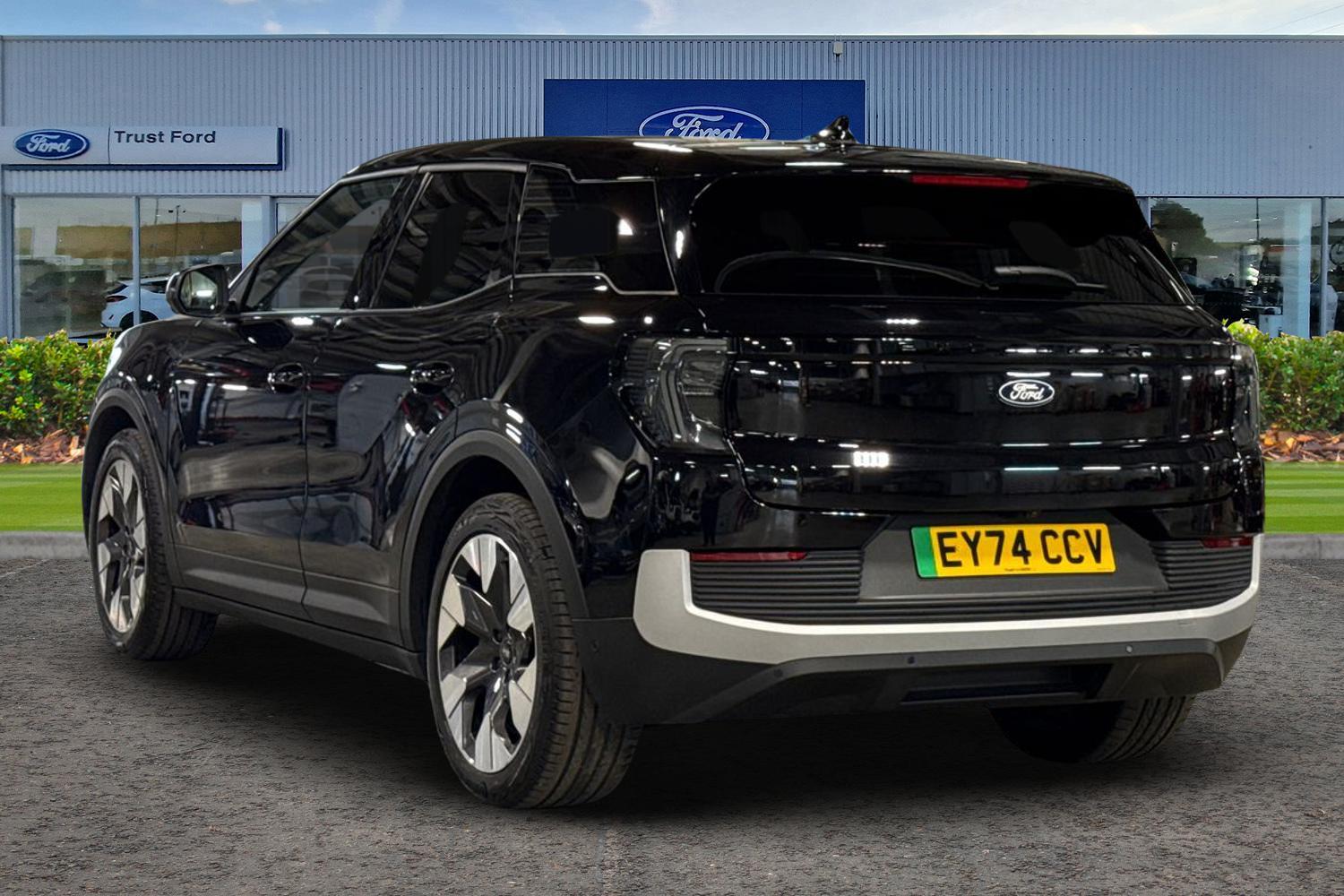 Ford Explorer Photo 1