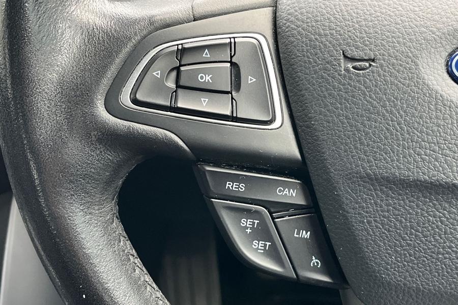 Ford FOCUS Photo autoimg-b7c0ce99f1822b3f888b045dd7b6873e7b914b2b.jpg