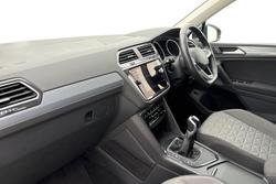 VOLKSWAGEN Tiguan Photo 2