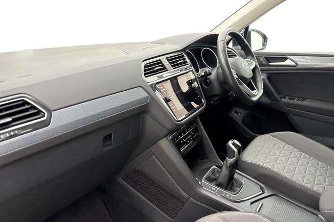 VOLKSWAGEN Tiguan Photo 2