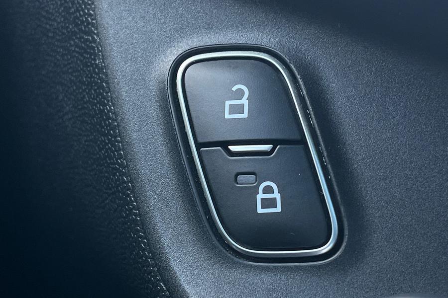Ford FIESTA Photo autoimg-b7c8a10d72334a3ab3252e20b95775e1be82b3e1.jpg