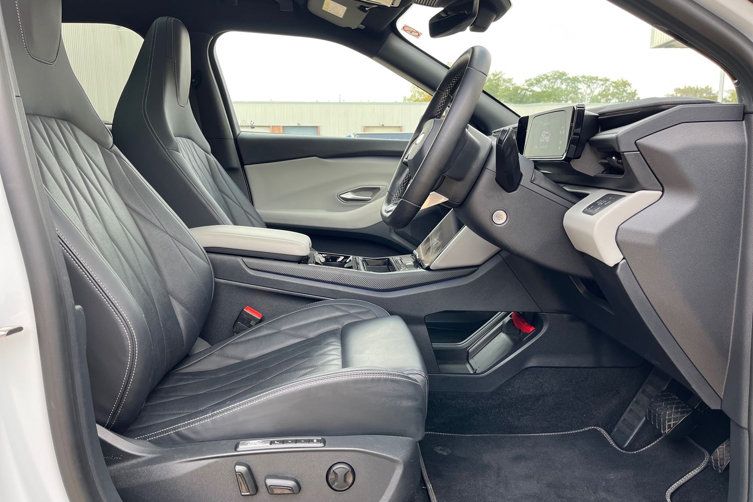 Ford Explorer Photo 30
