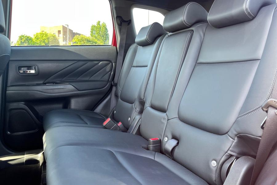 Mitsubishi OUTLANDER Photo autoimg-b7d53a0ce8e685193bf34abbd434238c7e3dabe3.jpg