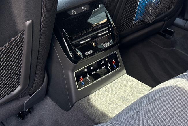 AUDI A6 Saloon Photo 23