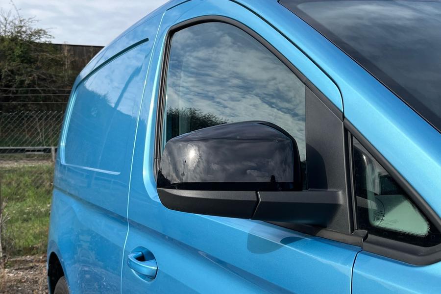 Ford TRANSIT CONNECT Photo autoimg-b7db9adf58472f41da664f7710b3c4308a3f9b8e.jpg