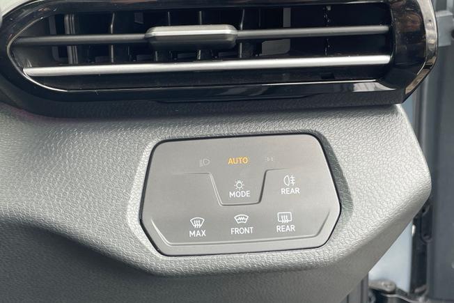 VOLKSWAGEN ID.4 Photo 42