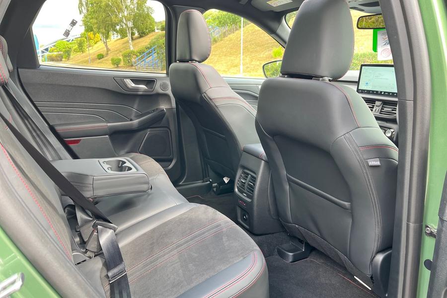 Ford KUGA Photo autoimg-b7e03bfd837fc235184c233cbfd23d43c40df115.jpg