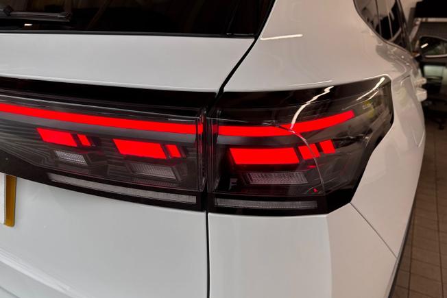 VOLKSWAGEN Tiguan Photo 18