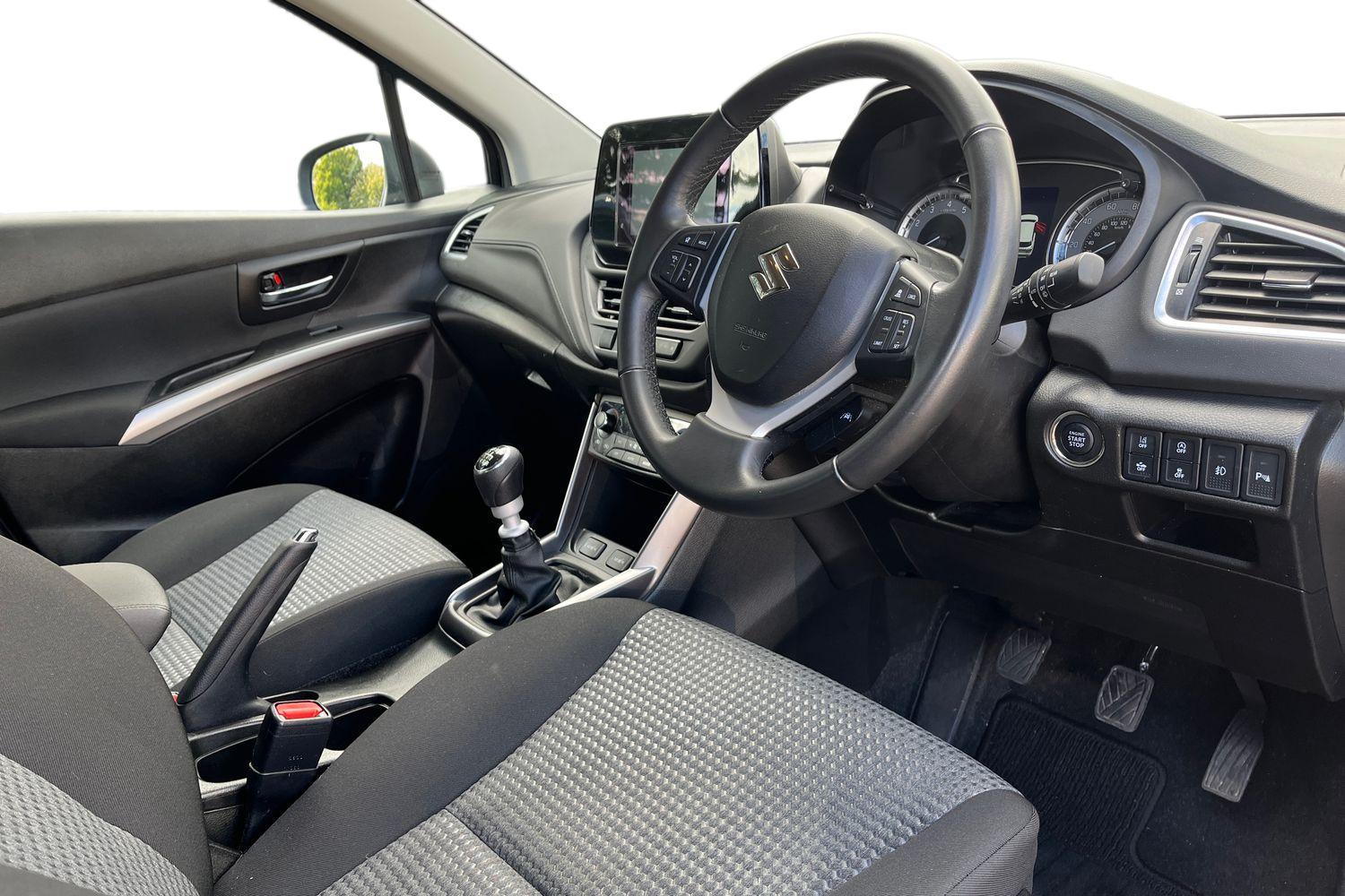 Suzuki S-CROSS Photo 8
