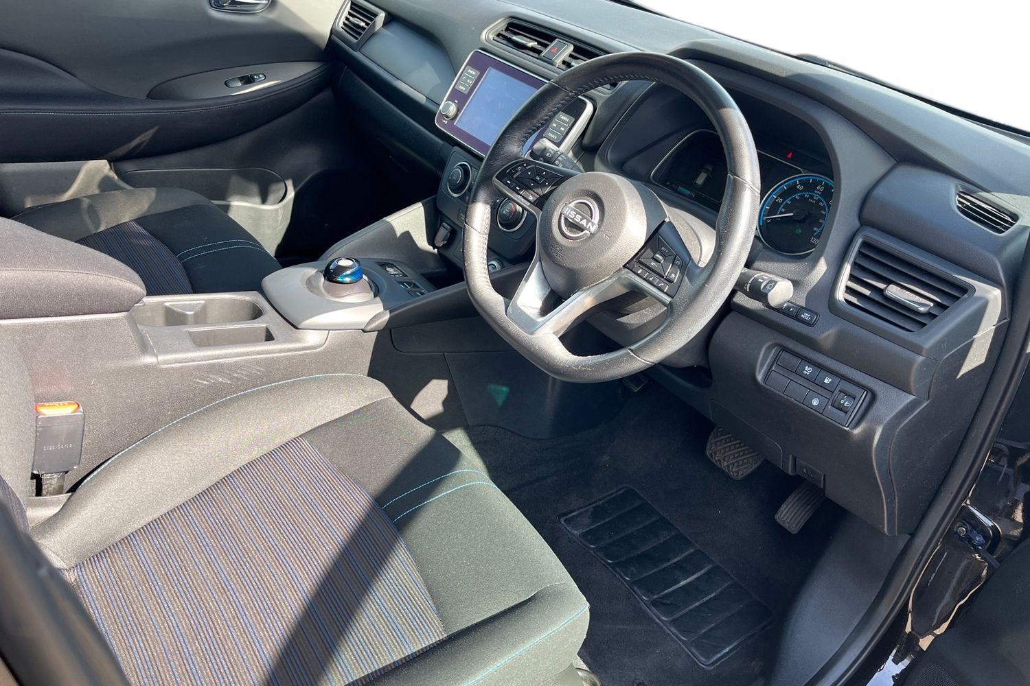 Nissan Leaf Photo 8