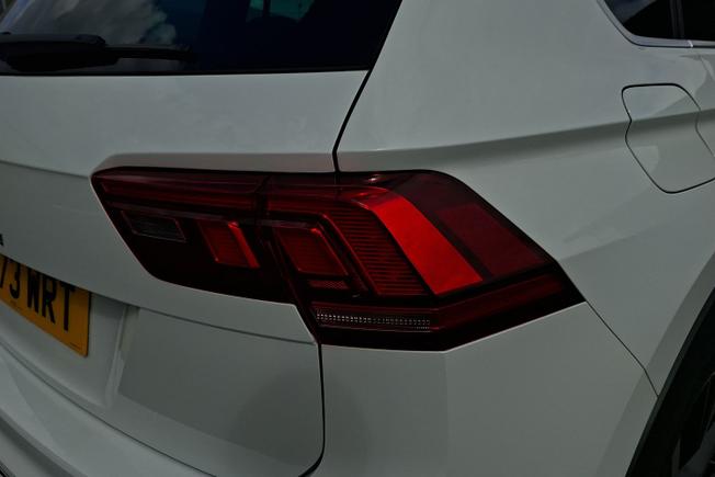 VOLKSWAGEN Tiguan Photo 18