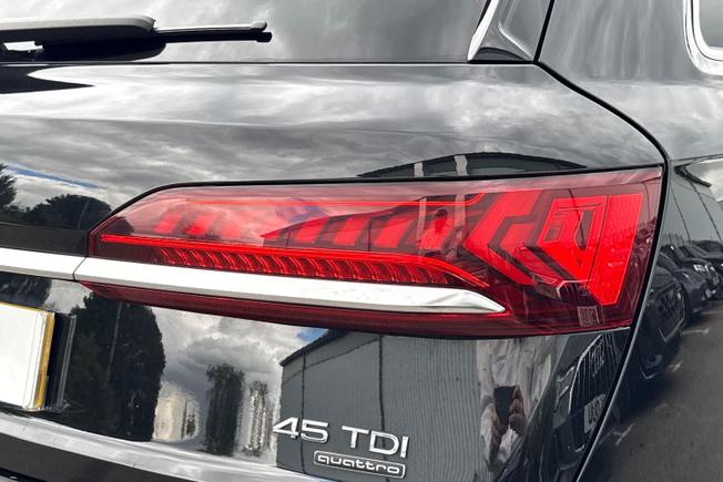 AUDI Q7 Photo 18