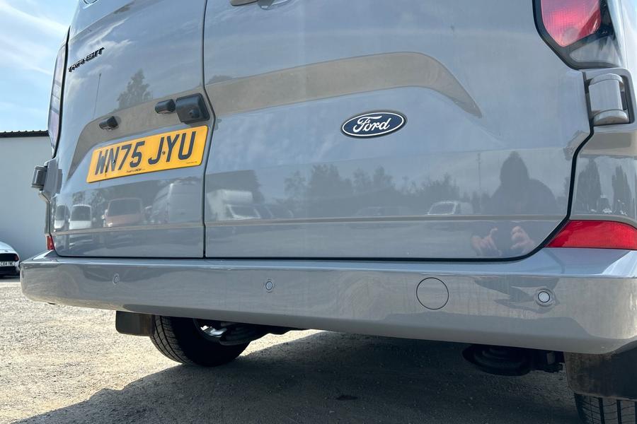 Ford Transit Custom Photo autoimg-b7ee35c37d3d5aa514b61e85f356bf45c1930b93.jpg