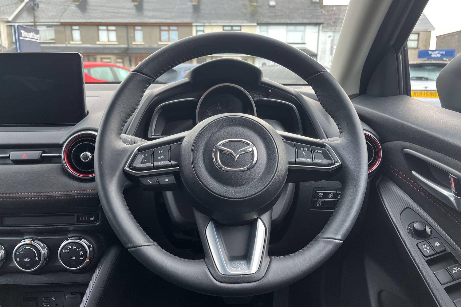 Mazda 2 Photo 11