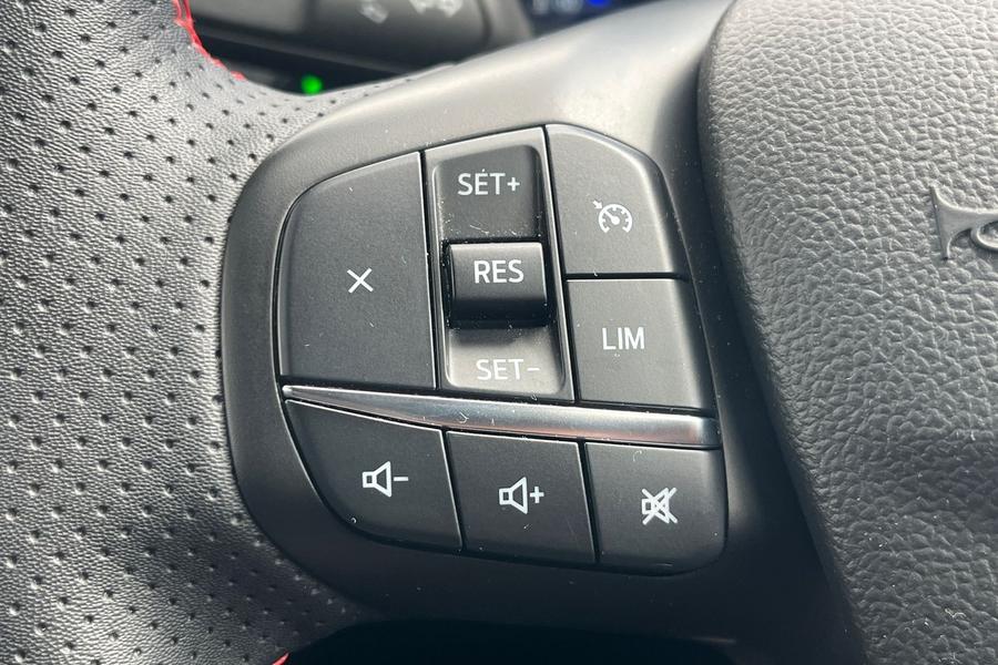 Ford Kuga Photo autoimg-b7f14104c7d3d2492c32874058e4f9cf78f38064.jpg