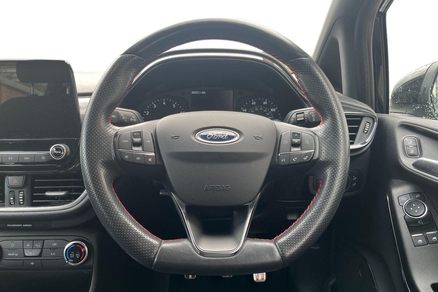 Ford FIESTA Photo 10