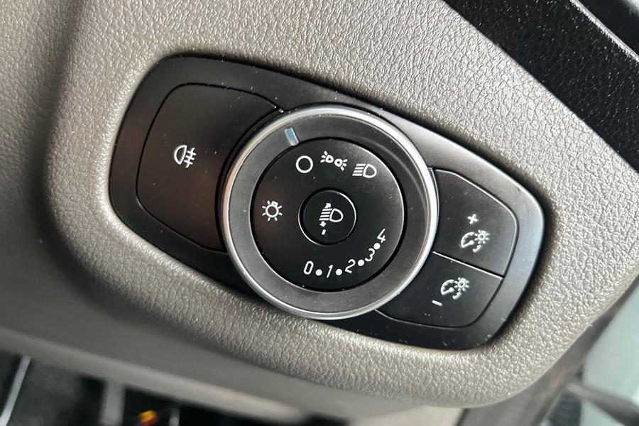 Ford TRANSIT CONNECT Photo autoimg-b8004e66a1d9c96e2986409378017aaf8a933953.jpg