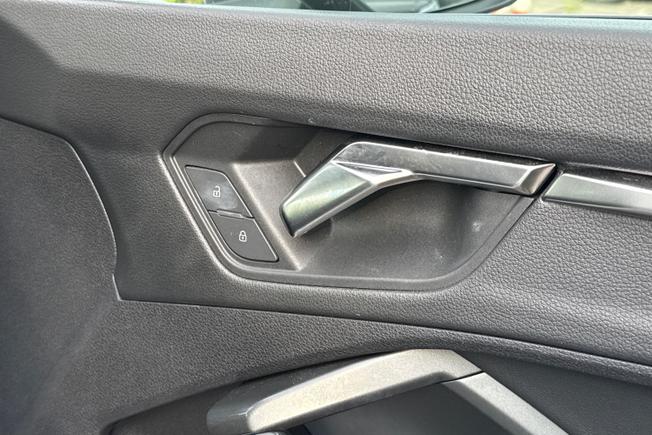 AUDI Q3 Photo 32