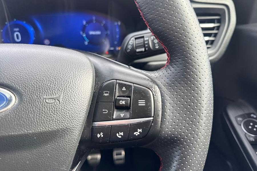 Ford KUGA Photo autoimg-b807dffa1c24a75ae909627b68428b4b312d3e09.jpg