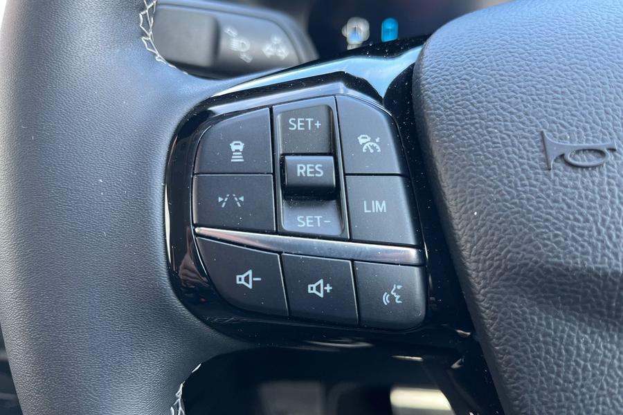 Ford KUGA Photo autoimg-b8088d0445db815a8581f5ba486616f05899d436.jpg