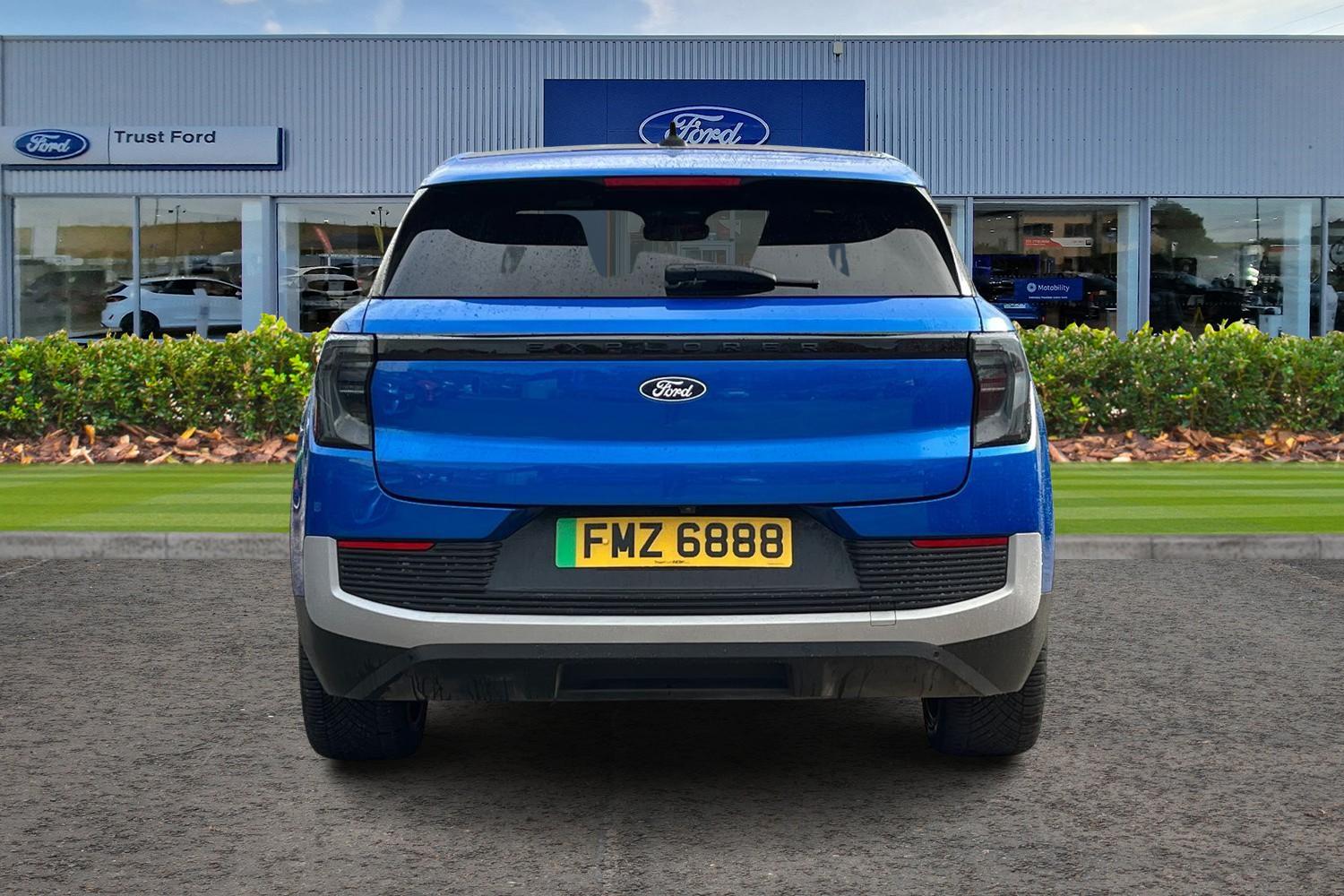 Ford EXPLORER Photo 6