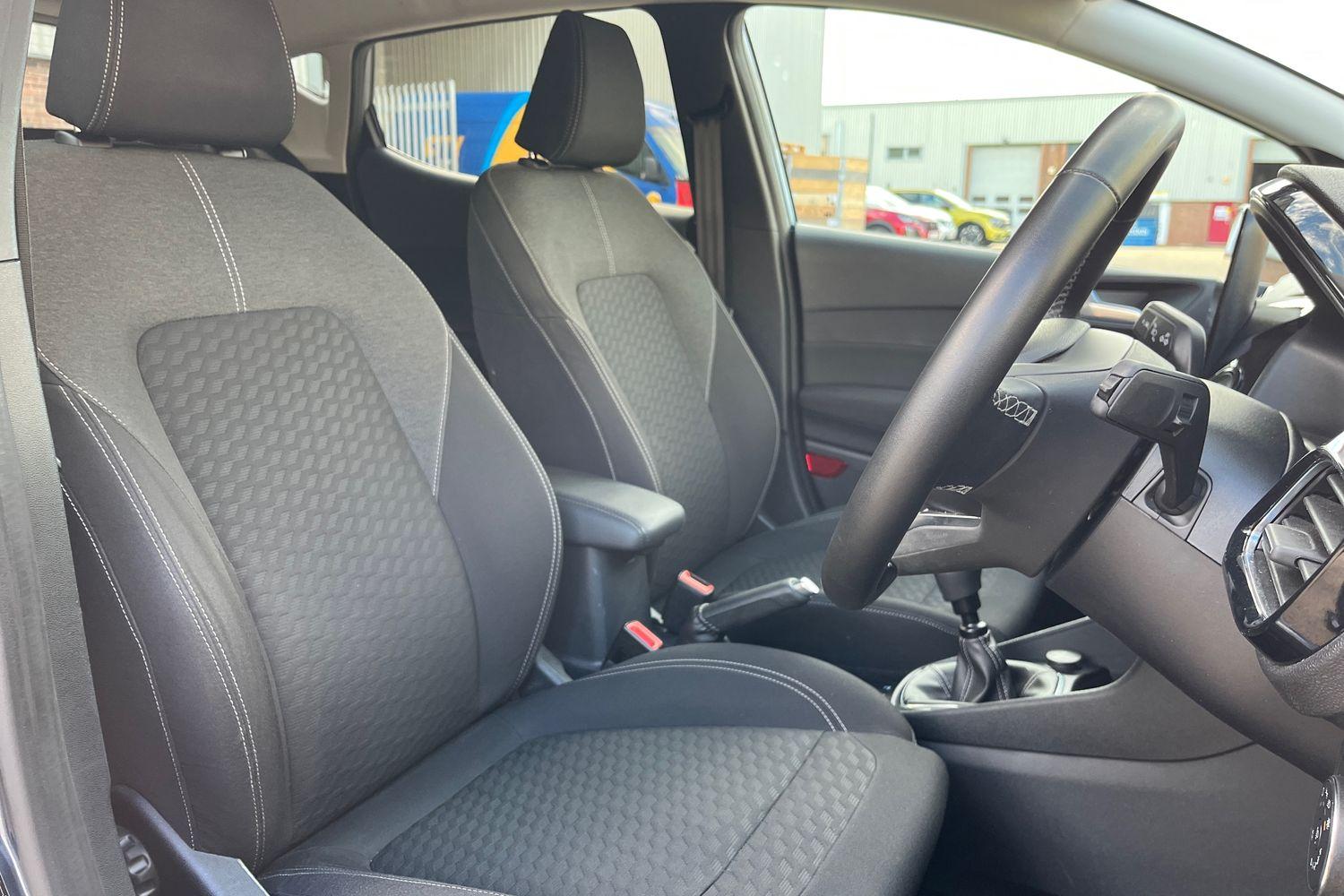 Ford Fiesta Photo 16